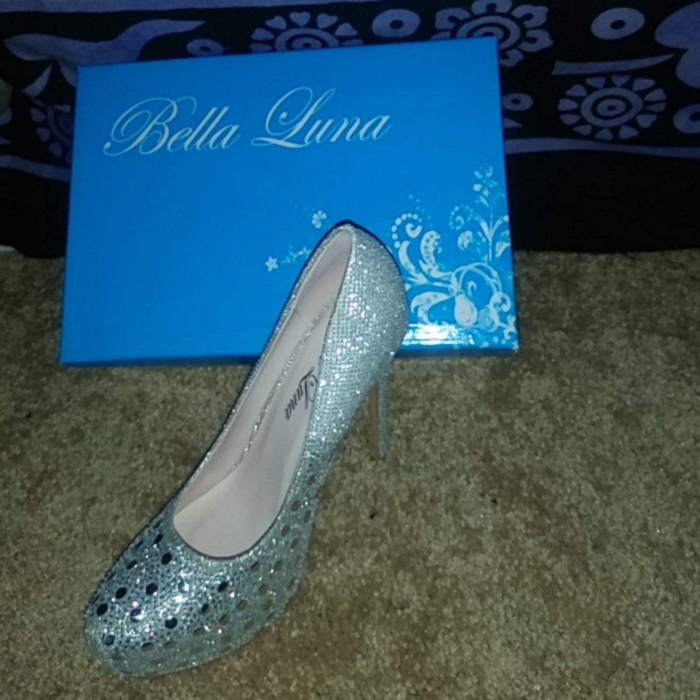 Pumps - Picture 2 of 3